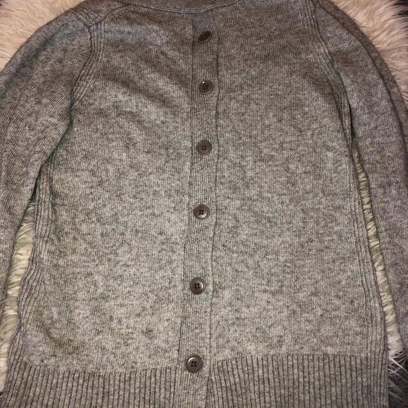 BANANA REPUBLIC Filpucci Merino Cashmere Blend V-Neck Back Buttons Sweater - Picture 7 of 9
